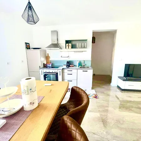 Aron Apartman Biograd na Moru
