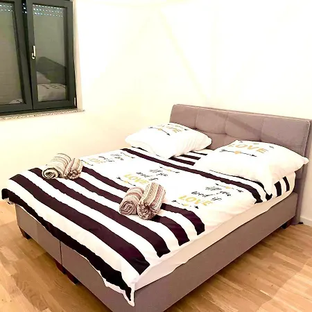 Apartman Aron *