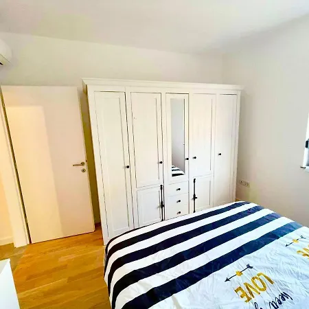 Aron Apartman Biograd na Moru